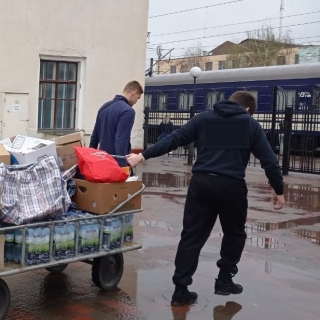 Sharing water with Ukrainian refugees